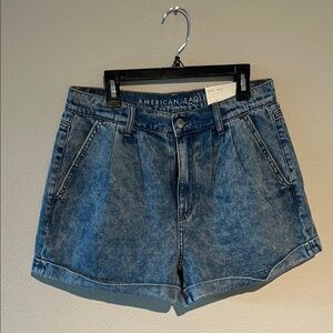 American Eagle Outfitters Light Blue AE Denim Mom Shorts Size 6